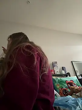 julia4thewin online show from March 18, 2026, 10:35 pm