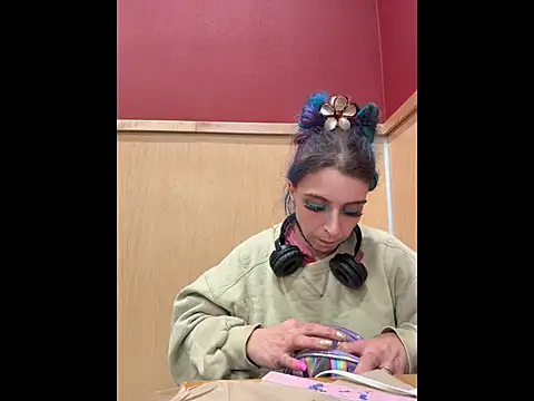 MegaTinyyy online show from June 11, 2026, 8:01 am