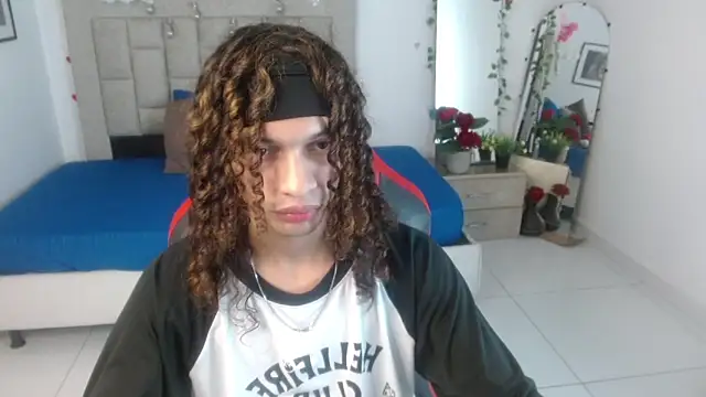 Snapshot of Axel_fox77 chatting on June 20, 2026, 12:47 am Axel fox77 online show from June 20, 2026, 12:47 am