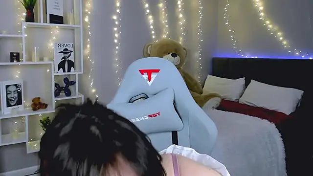 KikaOsterman online show from February 1, 2026, 12:15 pm