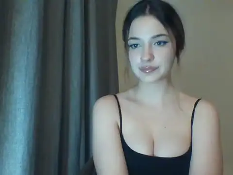 EvelineMagnetic online show from May 4, 2026, 8:16 pm