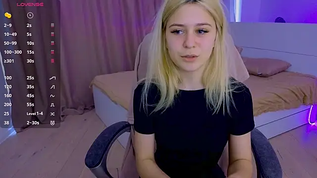 ApheliaStar online show from April 10, 2026, 3:28 pm