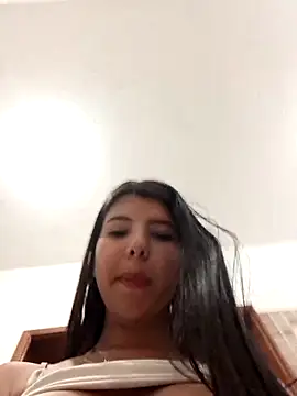 jade03  online show from February 18, 2026, 8:05 pm