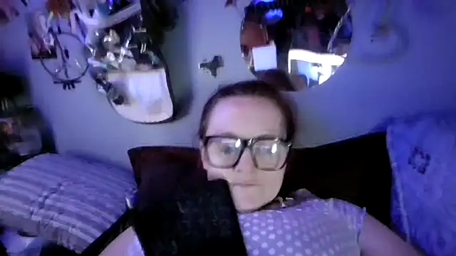 DisireAfterDark online show from February 15, 2026, 11:01 pm