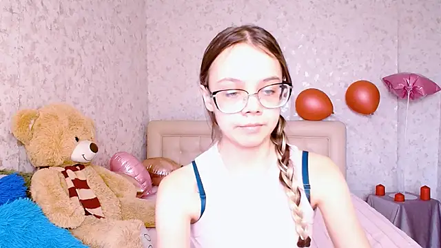 LolliStrawberry online show from March 25, 2026, 2:17 am