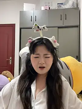 Mloy-01 online show from February 3, 2026, 2:22 pm