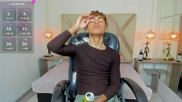 Anyelo Twink online show from March 30, 2026, 5:41 am