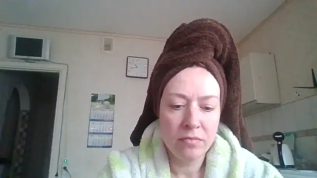 Fruittellalove online show from April 20, 2026, 7:44 am