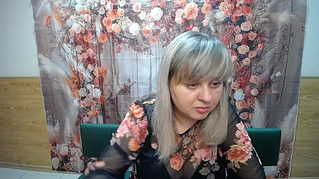 Snapshot of VeronicaSvitt chatting on February 4, 2026, 1:28 pm VeronicaSvitt online show from February 4, 2026, 1:28 pm