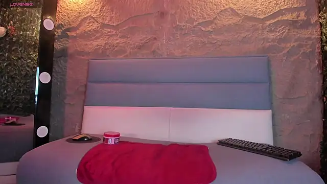 milenahot  69 online show from February 5, 2026, 11:26 am