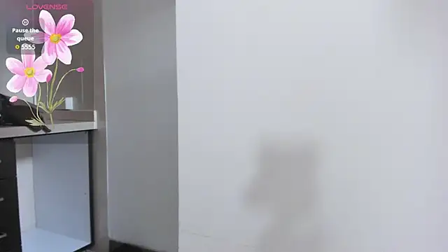 mia slora online show from April 17, 2026, 12:19 pm