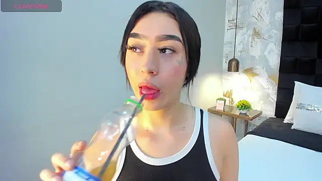 emily clarkk  online show from March 4, 2026, 7:53 pm