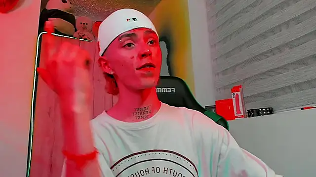 Maiky Cooper01 online show from January 15, 2026, 1:32 am