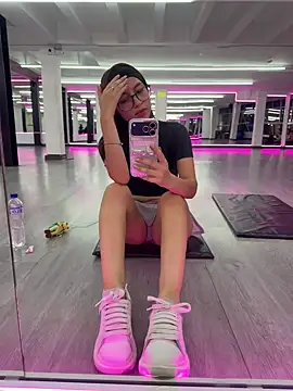 Snapshot of OriannaWolf chatting on February 24, 2026, 1:03 am OriannaWolf online show from February 24, 2026, 1:03 am