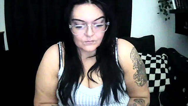 Miss CurvesXXX online show from February 15, 2026, 5:09 pm