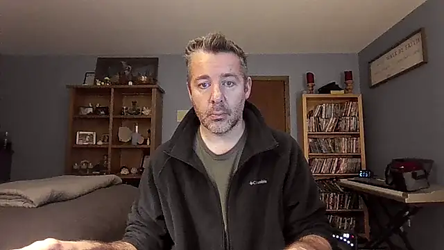 Snapshot of chrisw8140 chatting on January 18, 2026, 12:25 am chrisw8140 online show from January 18, 2026, 12:25 am