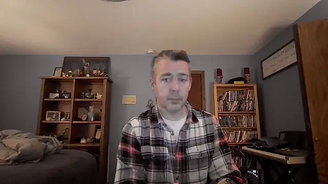 Snapshot of chrisw8140 chatting on February 15, 2026, 3:47 am chrisw8140 online show from February 15, 2026, 3:47 am