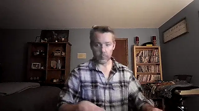 Snapshot of chrisw8140 chatting on March 3, 2026, 5:02 am chrisw8140 online show from March 3, 2026, 5:02 am