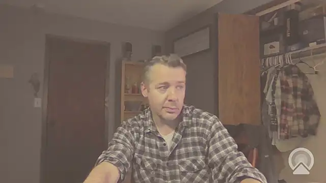 chrisw8140 online show from April 8, 2026, 3:28 am