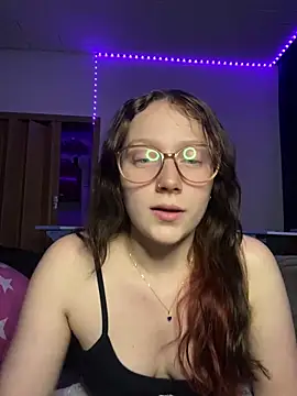 YoungLisaa18 online show from February 11, 2026, 7:52 pm