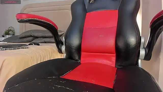 Meeganfoox online show from January 14, 2026, 3:56 am