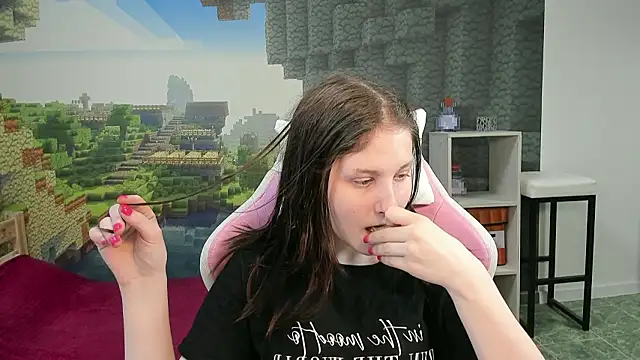 Snapshot of KiraDuvall chatting on February 13, 2026, 5:09 pm KiraDuvall online show from February 13, 2026, 5:09 pm