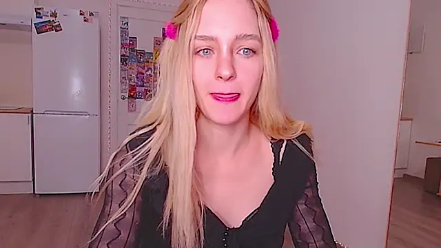 Snapshot of sailormoon666_ chatting on February 9, 2026, 3:32 am sailormoon666 online show from February 9, 2026, 3:32 am