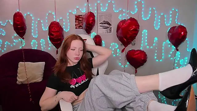 Snapshot of Katrys chatting on February 16, 2026, 12:40 am Katrys online show from February 16, 2026, 12:40 am