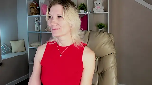 Julie Lucas online show from March 11, 2026, 12:38 am