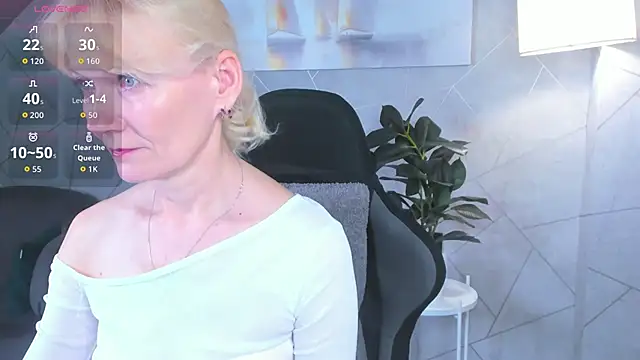 Julie Lucas online show from May 29, 2026, 12:08 am