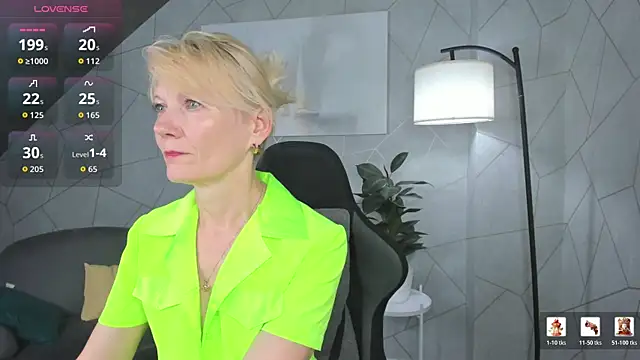 Snapshot of Julie_Lucas chatting on June 10, 2026, 11:46 pm Julie Lucas online show from June 10, 2026, 11:46 pm