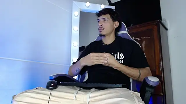 Snapshot of Yankees_xxx chatting on February 4, 2026, 8:36 pm Yankees xxx online show from February 4, 2026, 8:36 pm