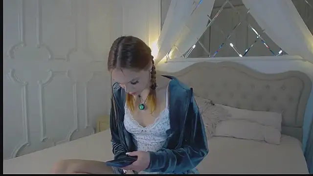 AvaLarson online show from February 4, 2026, 1:17 pm