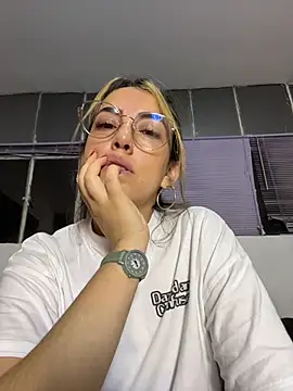 Snapshot of Paulinaa_bella chatting on February 12, 2026, 12:27 am Paulinaa bella online show from February 12, 2026, 12:27 am