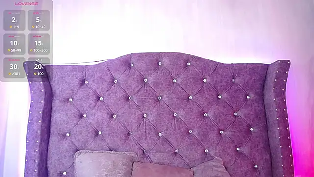 Violet Collins1 online show from April 18, 2026, 9:13 am