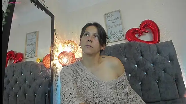 Snapshot of daenerys_11 chatting on January 14, 2026, 1:50 pm daenerys 11 online show from January 14, 2026, 1:50 pm