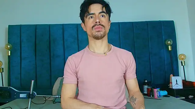 Ethan Briggs  online show from March 29, 2026, 3:39 am