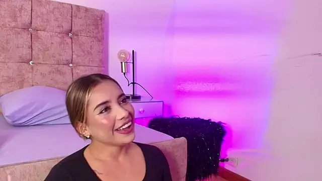 Lucy Carson  online show from February 12, 2026, 4:07 am