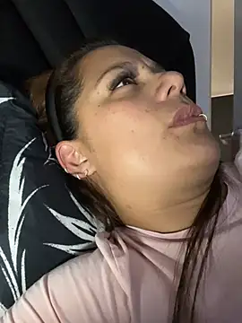 Pretty  Milf online show from March 1, 2026, 9:28 pm