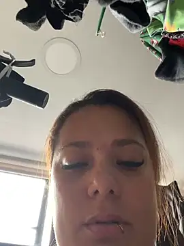 Pretty  Milf online show from March 22, 2026, 10:24 pm