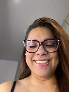Snapshot of Pretty__Milf chatting on June 10, 2026, 12:59 pm Pretty Milf online show from June 10, 2026, 12:59 pm