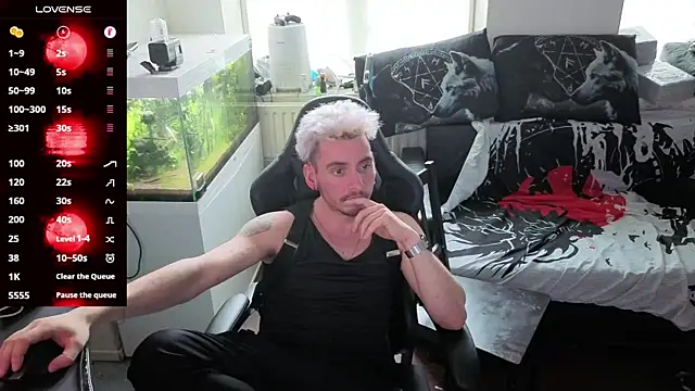 Rayzel White online show from April 18, 2026, 11:58 am