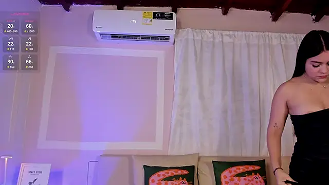 Snapshot of liaamoon_ chatting on May 1, 2026, 12:43 pm liaamoon online show from May 1, 2026, 12:43 pm
