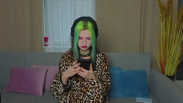 ToxicKittyy online show from February 5, 2026, 2:43 pm