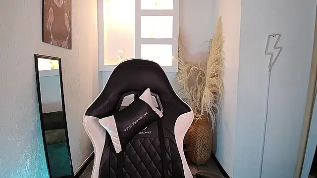 Snapshot of melodyy_as chatting on March 21, 2026, 12:54 pm melodyy as online show from March 21, 2026, 12:54 pm