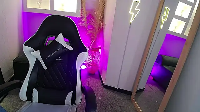 Snapshot of melodyy_as chatting on April 2, 2026, 12:25 pm melodyy as online show from April 2, 2026, 12:25 pm