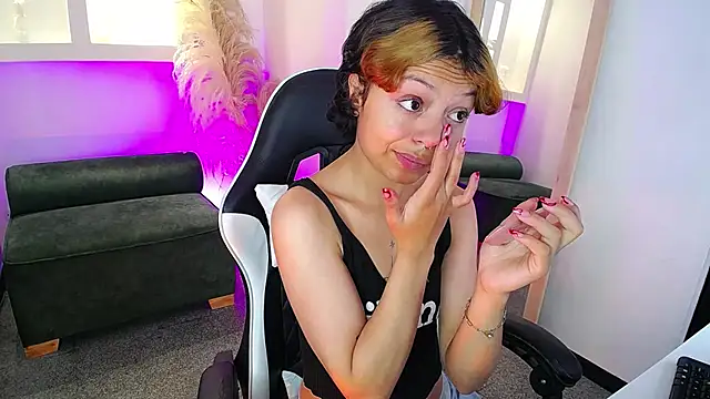 Snapshot of melodyy_as chatting on April 16, 2026, 1:01 pm melodyy as online show from April 16, 2026, 1:01 pm