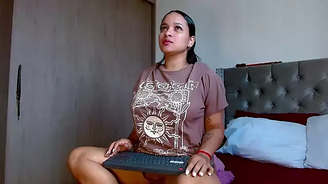 Snapshot of celeneortii chatting on May 1, 2026, 4:00 pm celeneortii online show from May 1, 2026, 4:00 pm