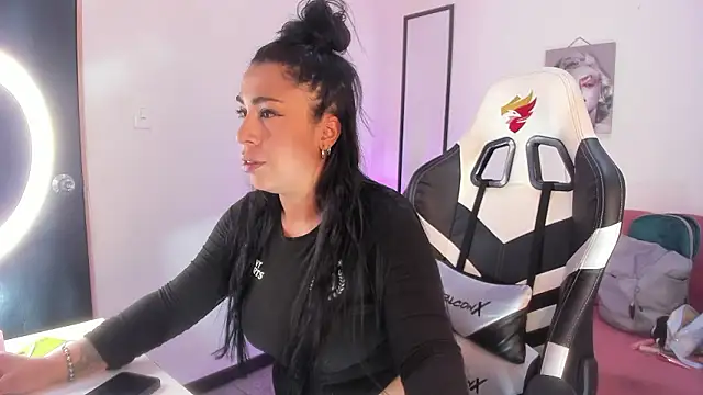 Snapshot of Xiomara_as chatting on February 7, 2026, 1:04 pm Xiomara as online show from February 7, 2026, 1:04 pm