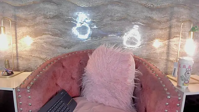 SHINYY STAR  online show from February 7, 2026, 7:28 pm